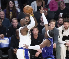 詹姆斯18分艾顿22+10 湖人大胜爵士