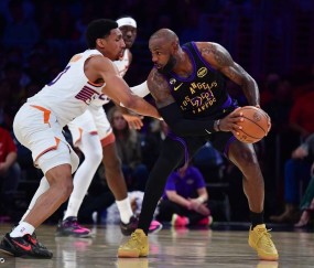 詹姆斯28+6+12肯纳德19分 八村塁13分湖人大胜太阳